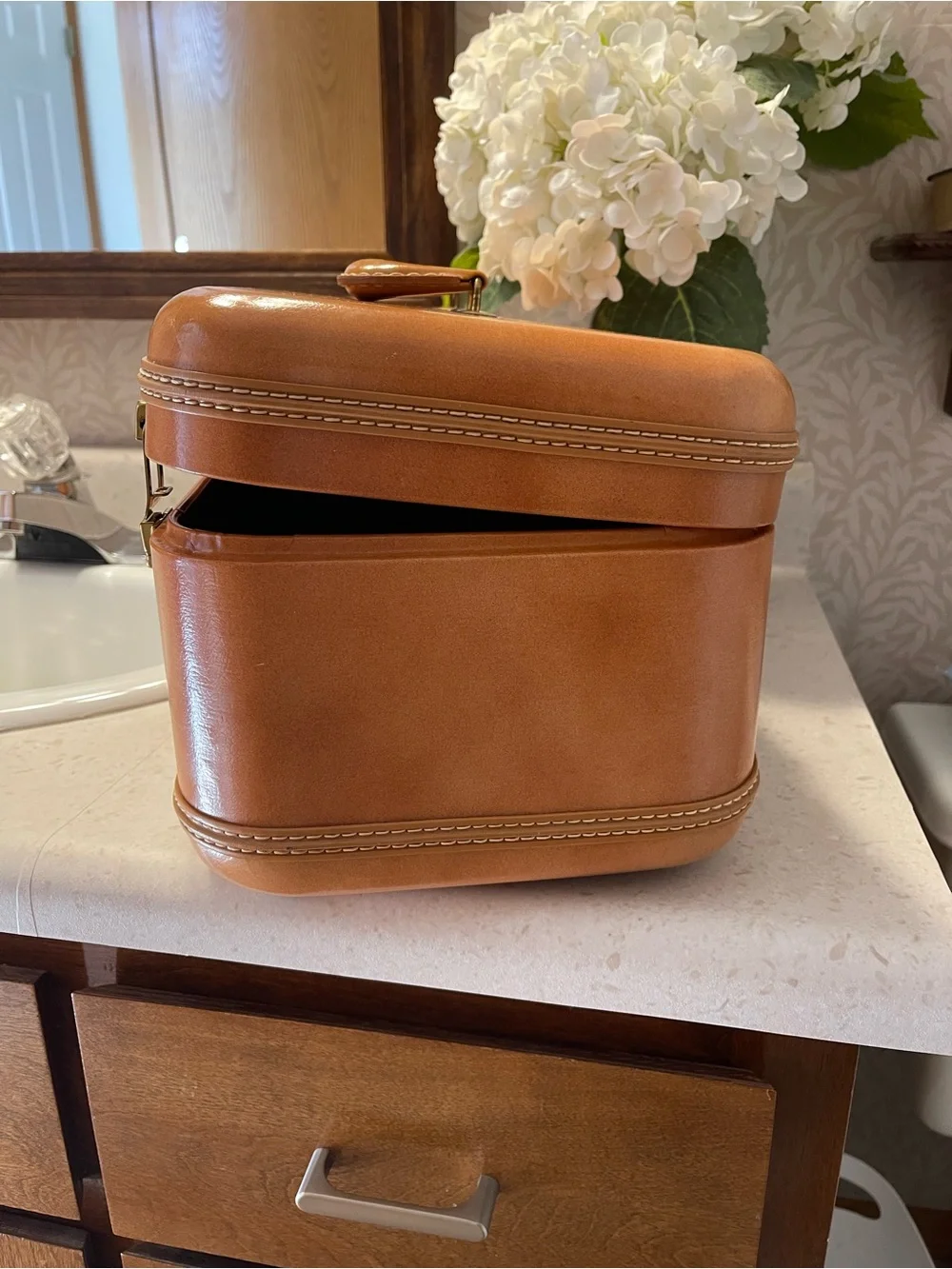 Towne USA refinished train case